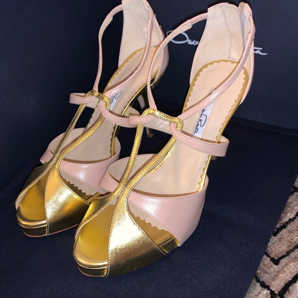 NWT Oscar de la Renta pink and gold platform pumps